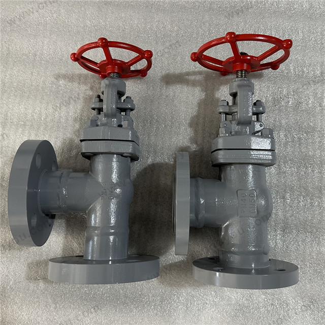 Forged Steel Angle Globe Valve, DN40 PN63, A105N Body, Stellited Trim, RF Ends